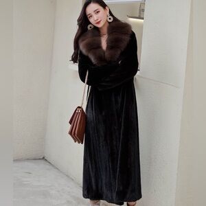 Elegant Black Faux Fur Coat with Brown Collar **Runs Small**